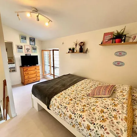 Appartement Le Clocher, Studio duplex avec clim Renage